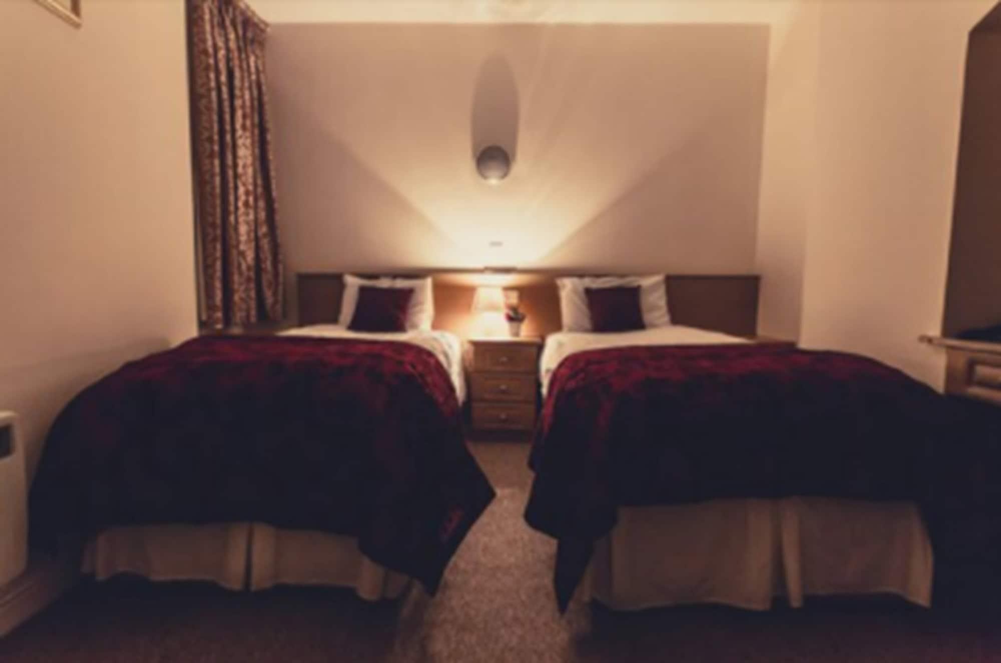 דבלין Celtic Lodge Guesthouse - Restaurant & Bar מראה חיצוני תמונה