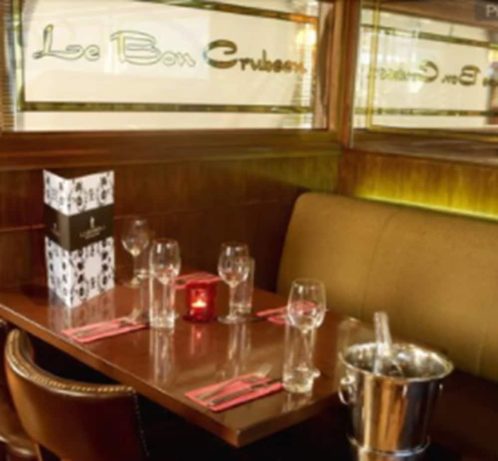 דבלין Celtic Lodge Guesthouse - Restaurant & Bar מראה חיצוני תמונה